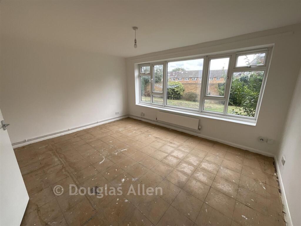 Apartment in Romford - View 3