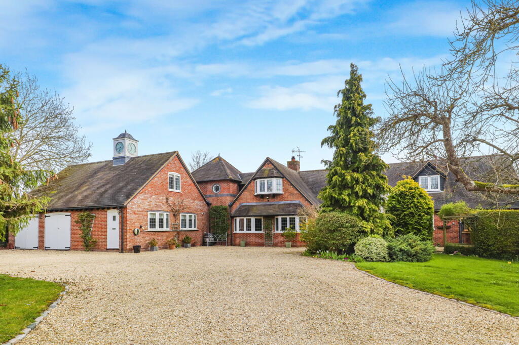 Main image of property: Alderminster, Stratford-upon-Avon, CV37