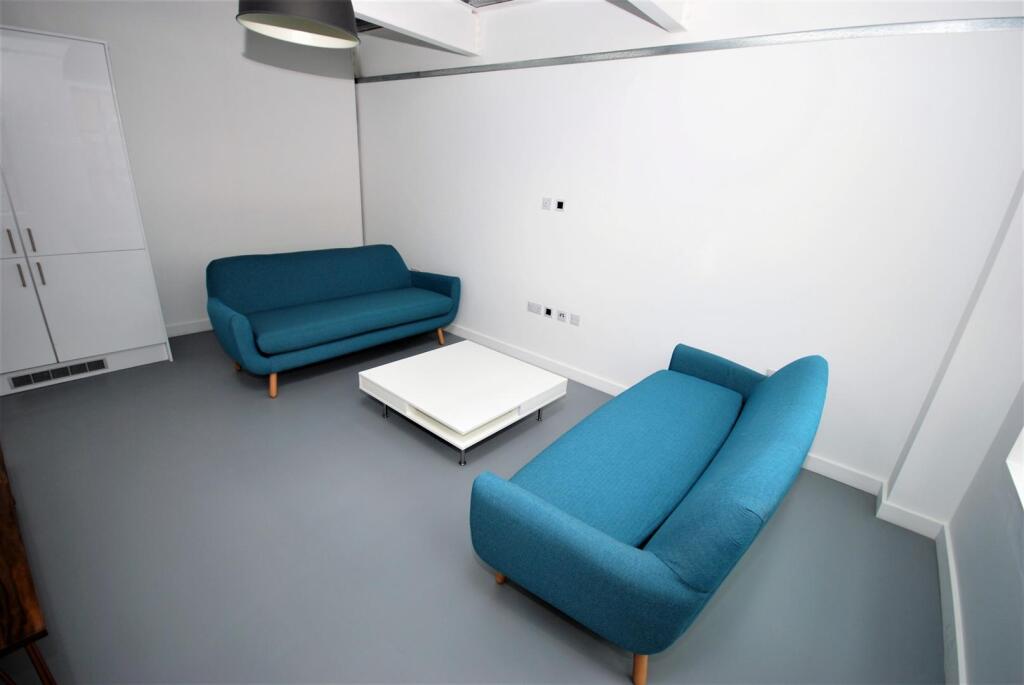 6 bedroom flat for rent