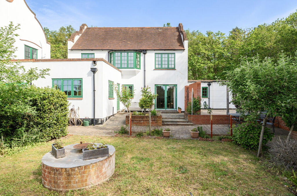 Main image of property: New England Hill, West End, Woking, Surrey, GU24