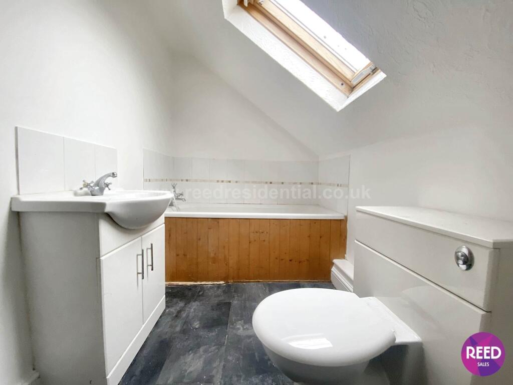 Apartment in Southend-on-Sea, Essex - View 5