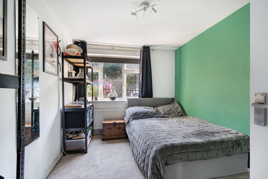 Apartment in Kingston upon Thames - More