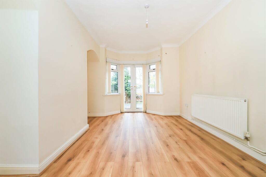 House in Wolverhampton, West Midlands - More