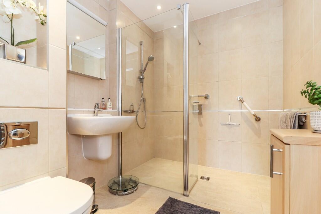 5 Selman Way, Chalfont Dene, SL9 photo 4