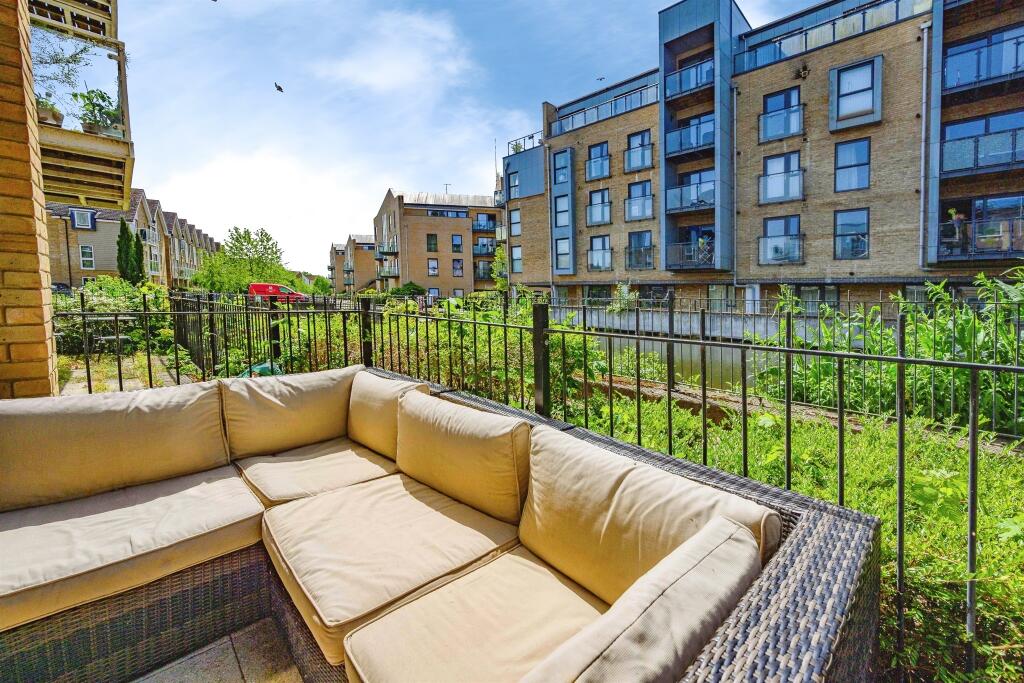Apartment in Dacorum, Nash Mills - View 5
