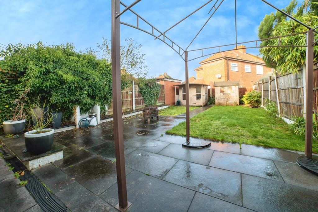 Dalestorth Road, SUTTON-IN-ASHFIELD, Nottinghamshire, NG17 photo 3