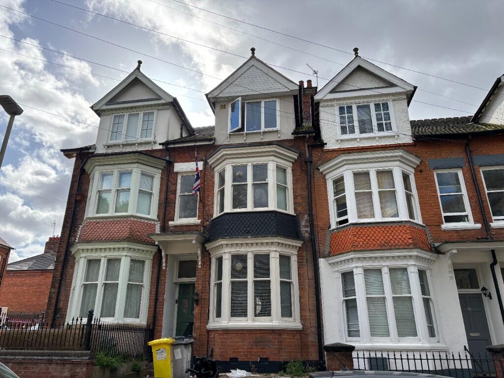 Main image of property: 8 Wentworth Road, Leicester, Leicestershire, LE3