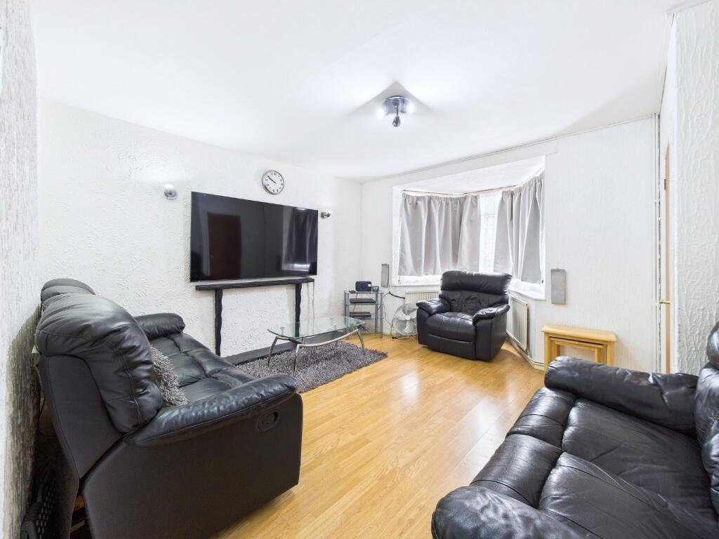 Araglen Avenue, South Ockendon, Essex, RM15 photo 3