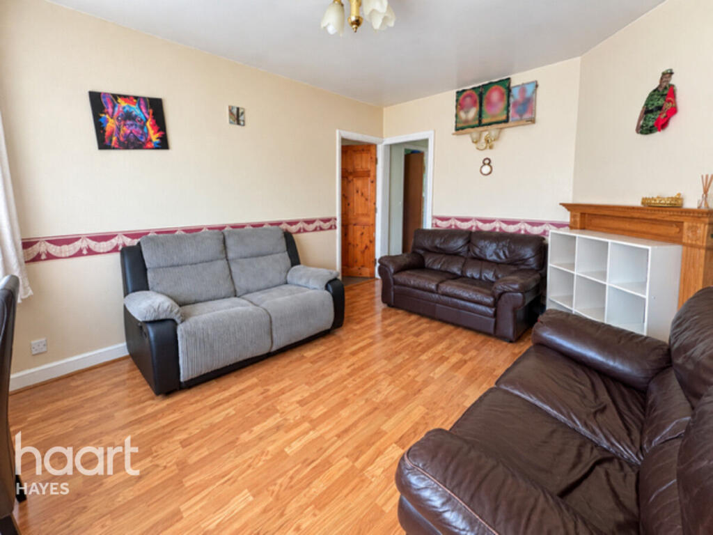 Apartment in Southall - View 3