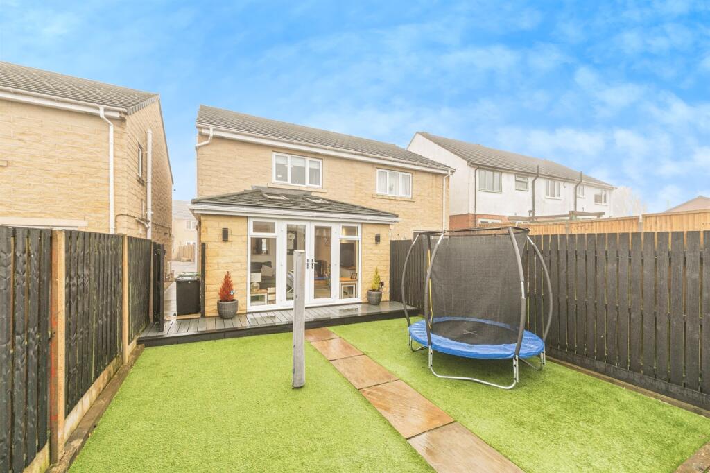 Main image of property: Edge Arpers Croft, Thornhill, DEWSBURY