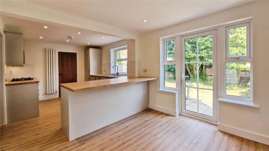 Thomas Drive, Warfield, Bracknell, Berkshire, RG42 photo 2