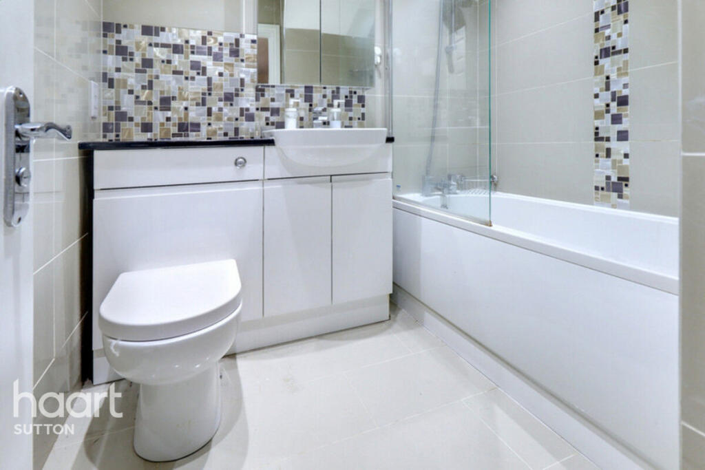 Apartment in Sutton - View 4