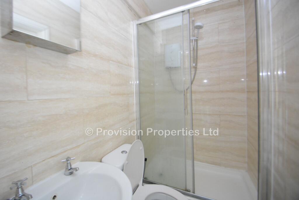 7 bedroom semi-detached house for rent