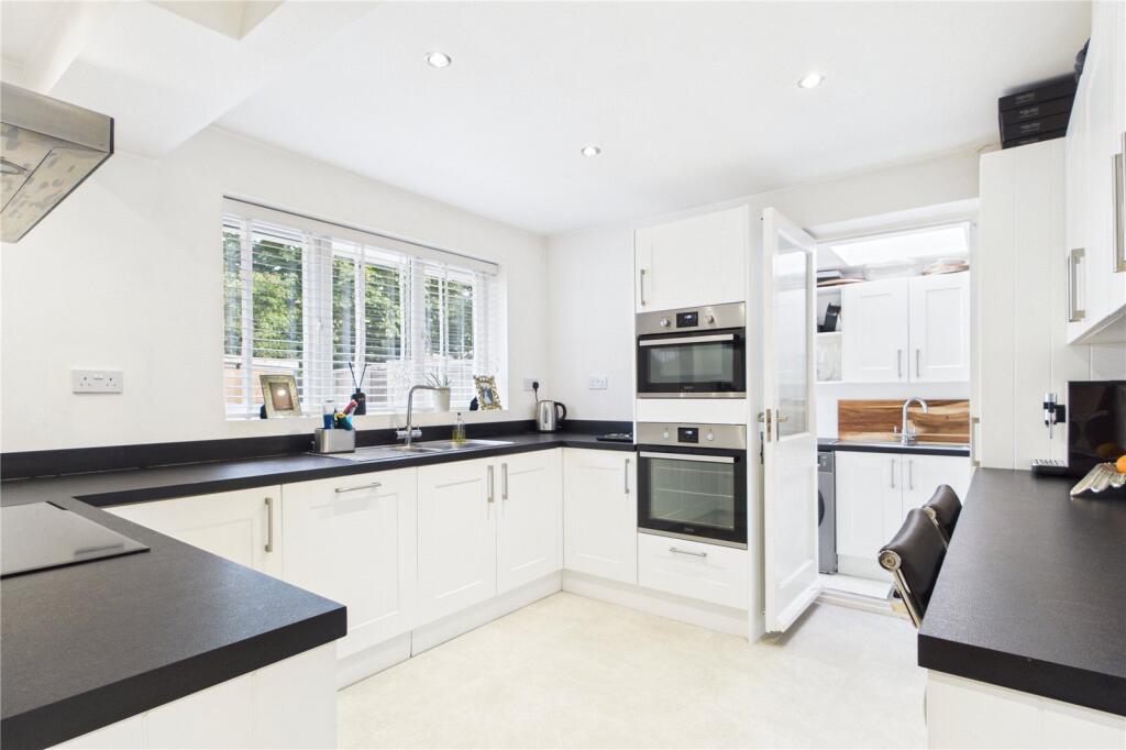 House in Three Mile Cross, Shinfield - View 2