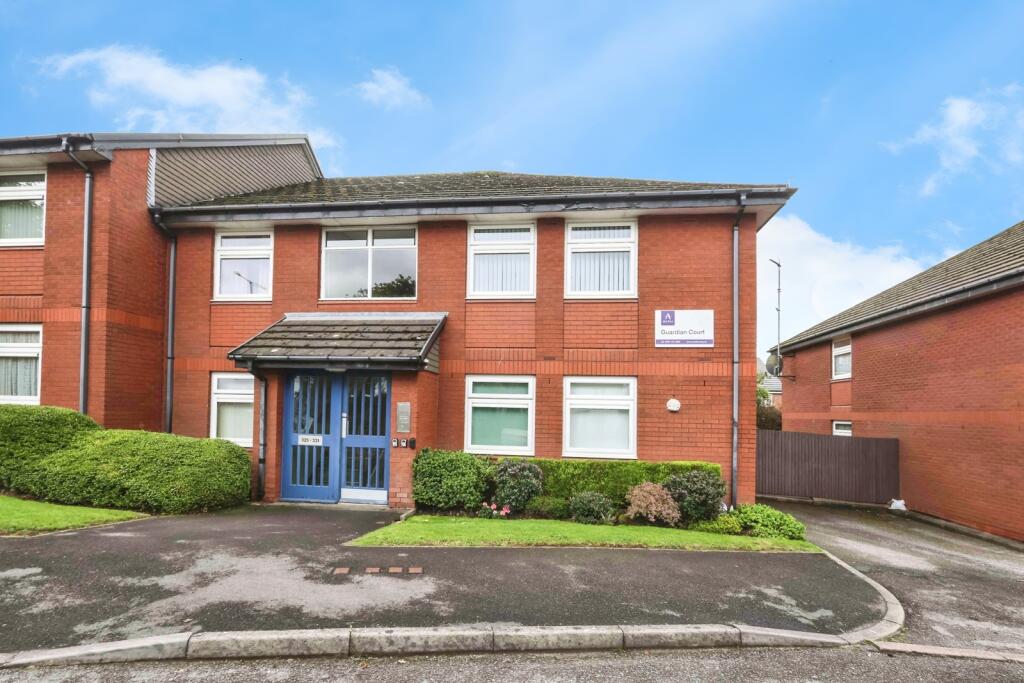 2-bed flat on Frankley Beeches Road, Birmingham, West Midlands, B31, £70,000