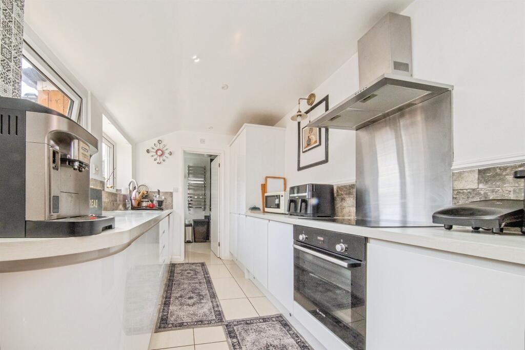 Main image of property: Reading Road, Ipswich