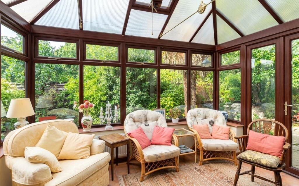 House in Guildford, West Horsley - More