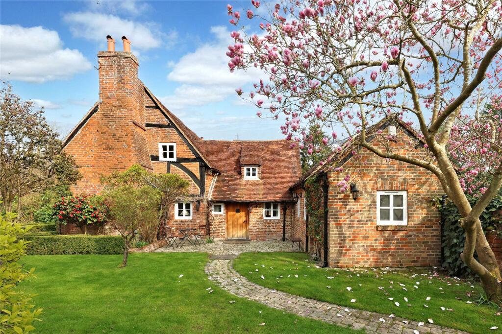 Main image of property: Britwell Gardens, Burnham, Buckinghamshire, SL1