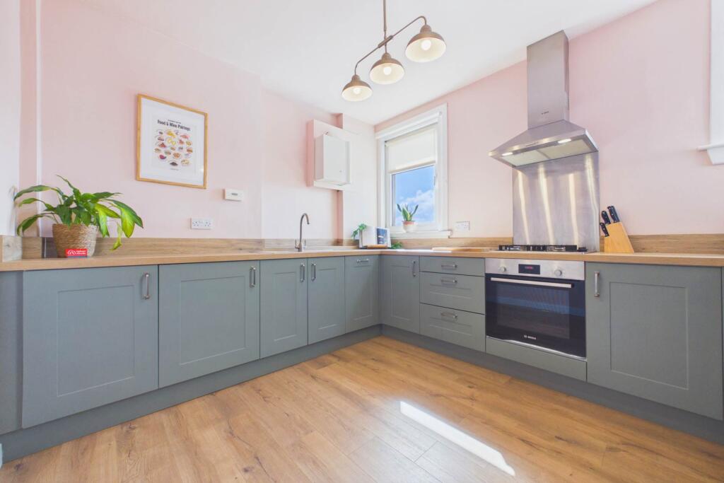 Apartment in Motherwell, North Lanarkshire - More