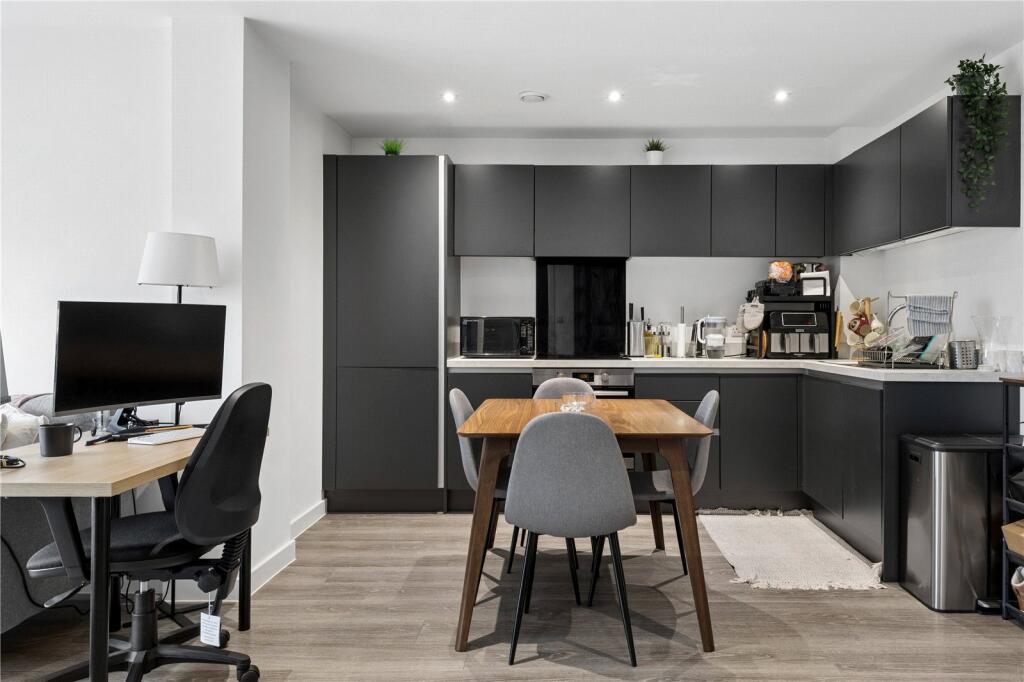 Apartment in Salford, Greater Manchester - View 5