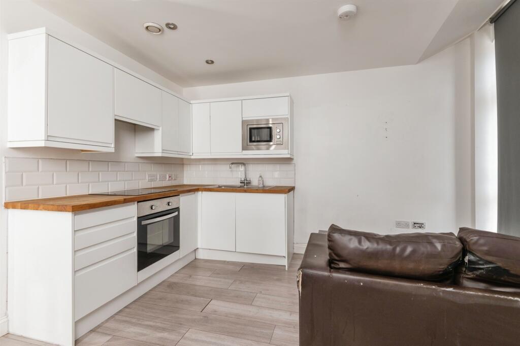 Apartment in Bradford, West Yorkshire - More