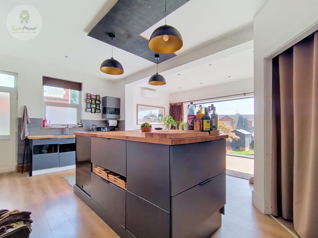 House in Wakefield - View 5