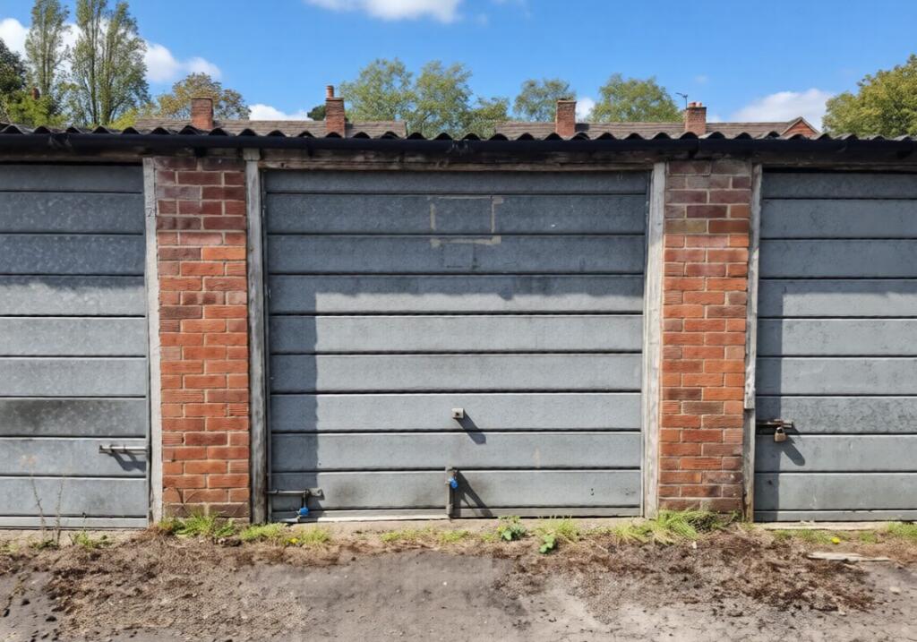 Garage 33, Hartshill Road, Tadley, Hampshire, RG26 4DE