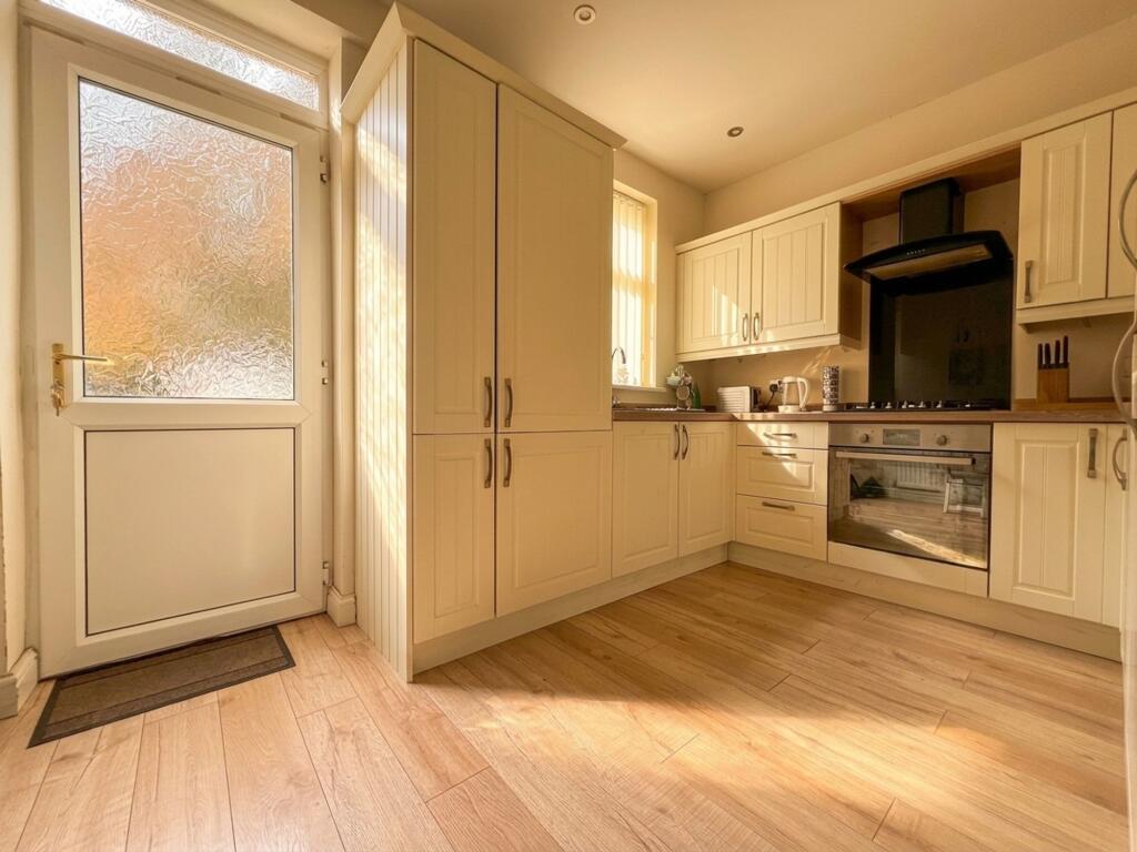 House in Kirklees, Upper Heaton, Deighton - View 3