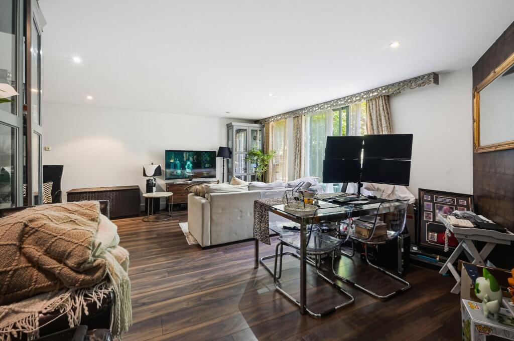 Main image of property: Galaxy Building, 5 Crews Street, London, E14