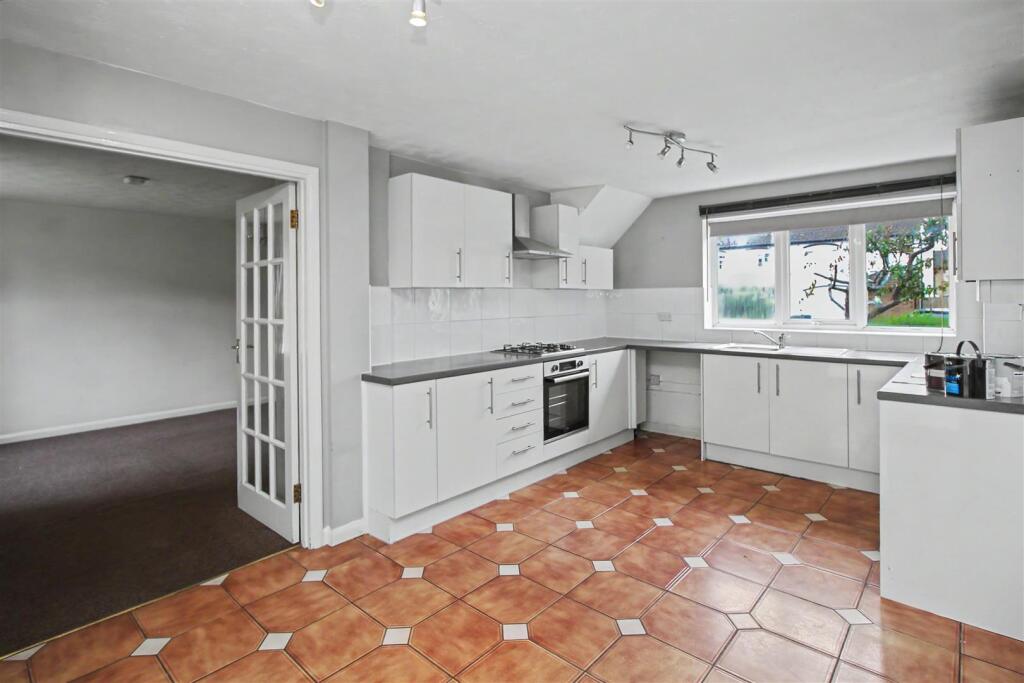 NN9 Mallows Drive, Raunds photo 4