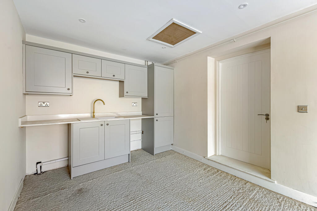 House in Chichester, Chidham and Hambrook - More