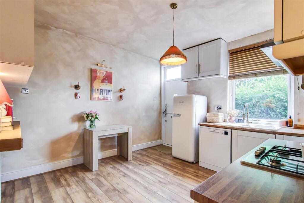 House in Leeds, Howlett Cross - View 4