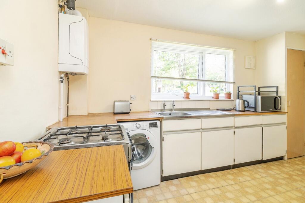 House in Milton Keynes, Great Linford - More