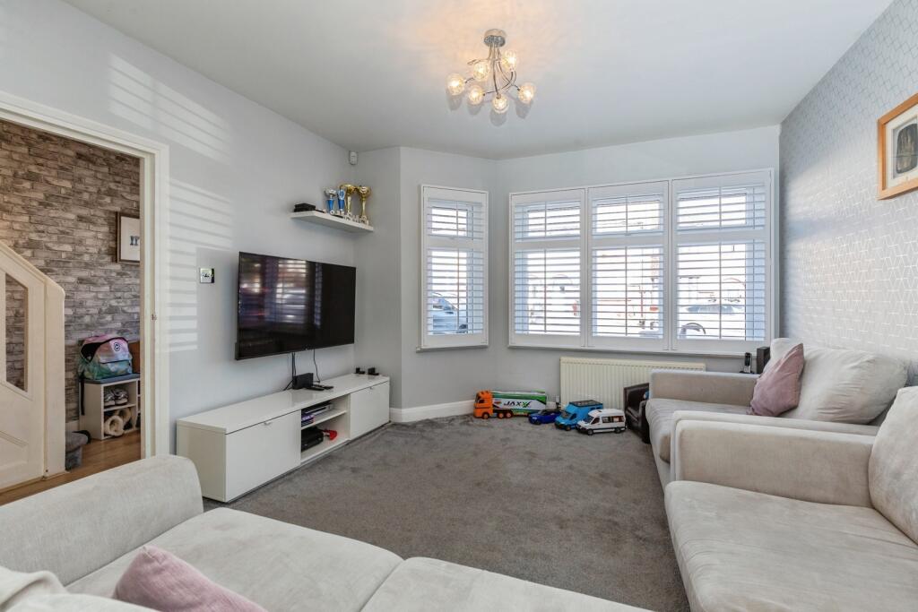 Milroy Avenue, Northfleet, Gravesend, Kent, DA11 photo 2