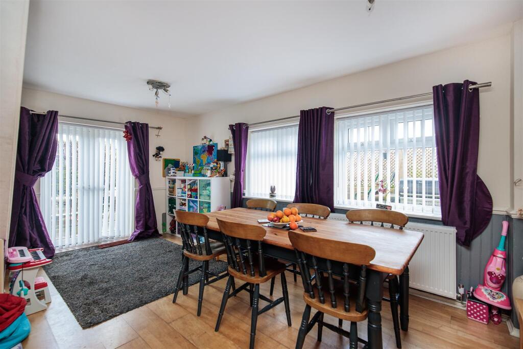 Pinewood Avenue, North Gosforth, NE13 photo 4
