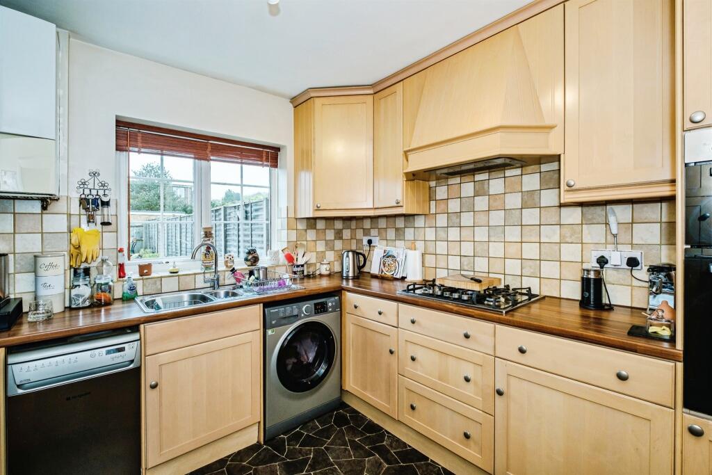 Hurston Close, Worthing photo 5