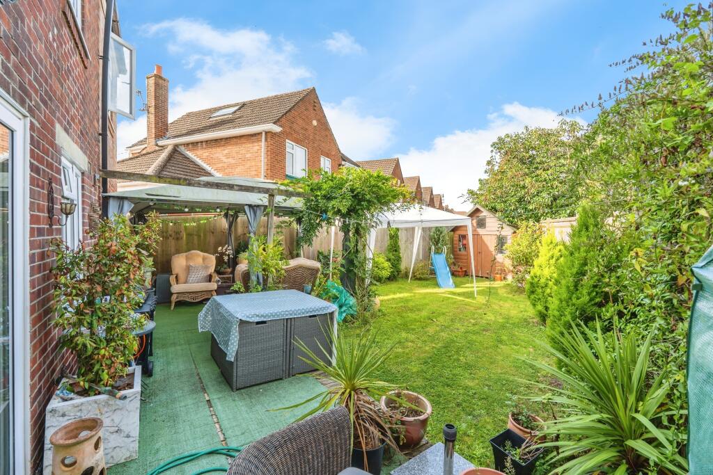 Salisbury Road, Totton, Southampton, Hampshire, SO40 photo 2