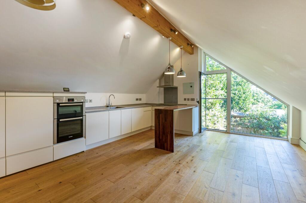 Apartment in Southampton - View 4