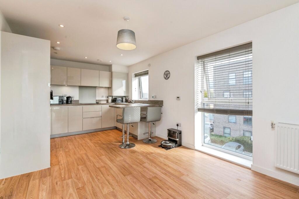 Apartment in Thurrock, Essex - More