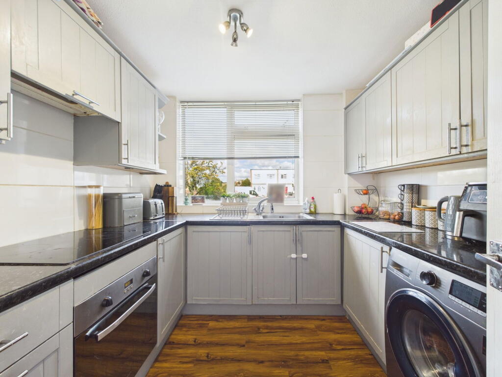Apartment in Worthing, West Sussex - View 5