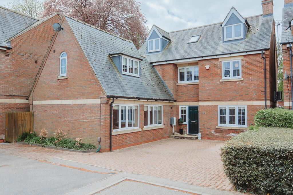 Main image of property: Garfield Close, Market Harborough, LE16 8GD