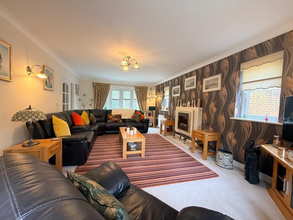 House in Fenland, Benwick - More
