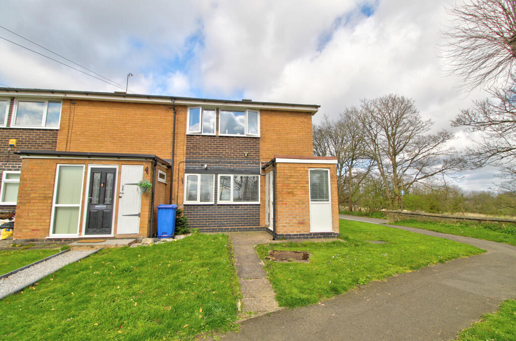 2-bed flat on Tipton Road, Dudley, DY3, £140,000
