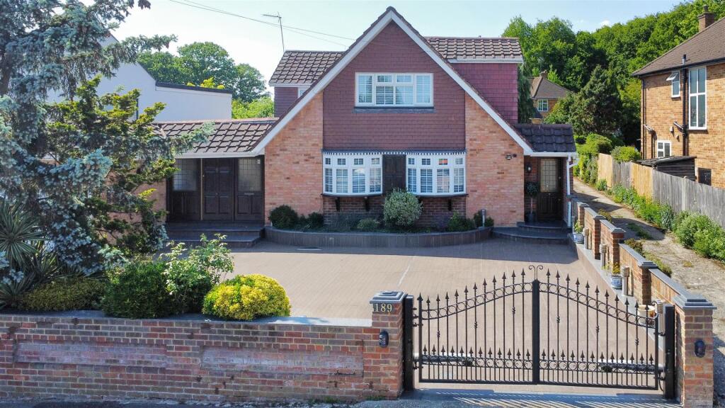 5-bed detached on Park Avenue, Ruislip, £1,300,000