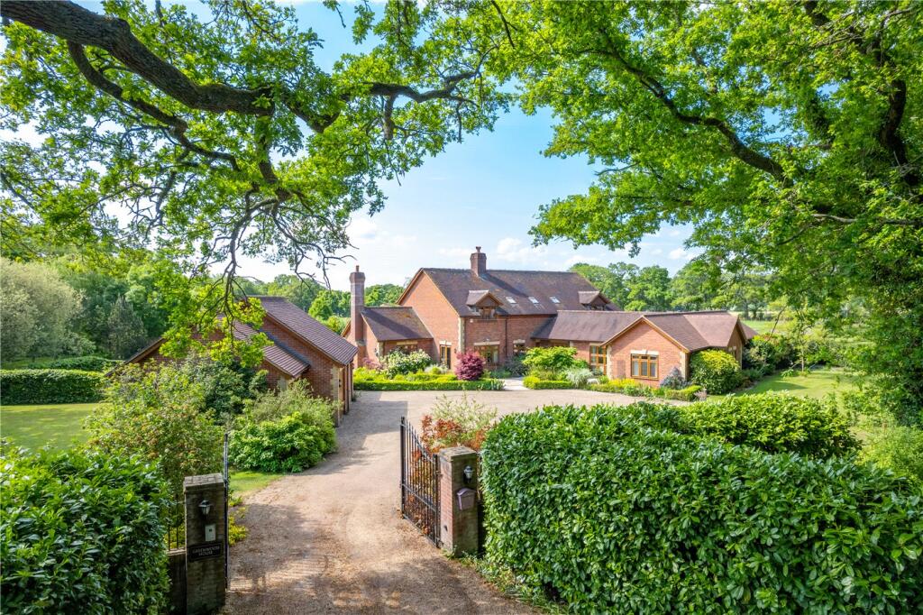 Main image of property: The Straits, Wheatley, Hampshire, GU35