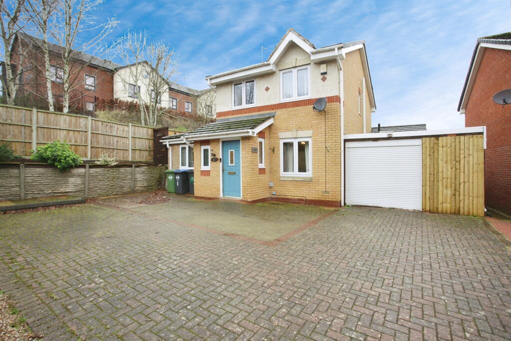 House in Rugby, Warwickshire - View 2