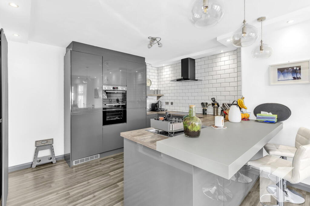 House in Oldham, Hey, Spring Hill - View 5