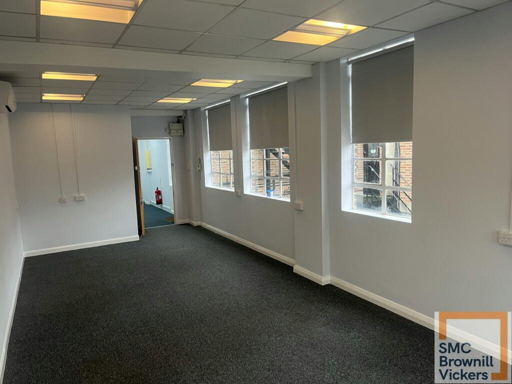 Suite18UpminsterOfficetolet2.jpg