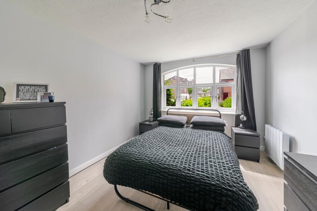Apartment in Ellesmere Port, Wolverham - More
