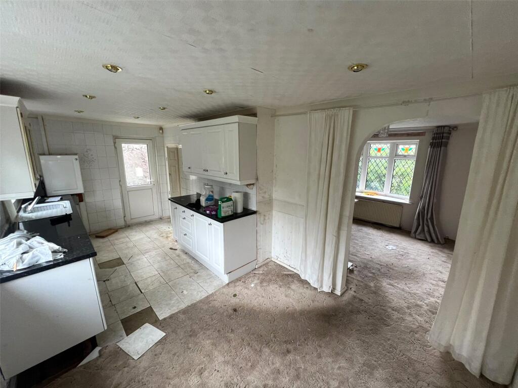 House in Oldham, Hathershaw - View 4